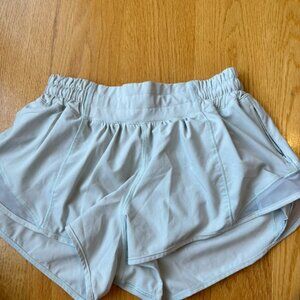 Lululemon Hotty Hot Short Ocean Air 2.5" Size 4